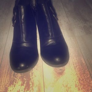 Cute !cute ! Black Blowfish ankle boots